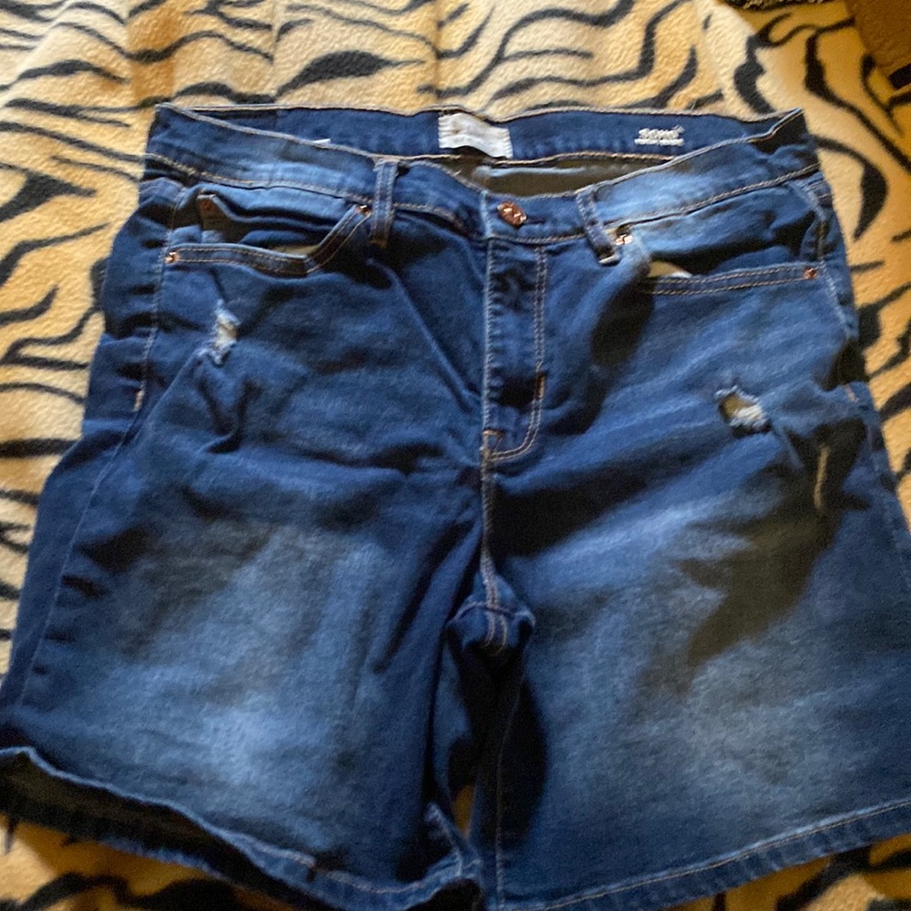 Shorts, dark blue jeans